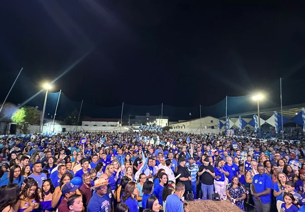 Evento contou com a presença de milhares de pessoas e líderes partidários e autoridades locais