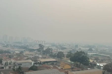 Fumaça sobre capital goiana