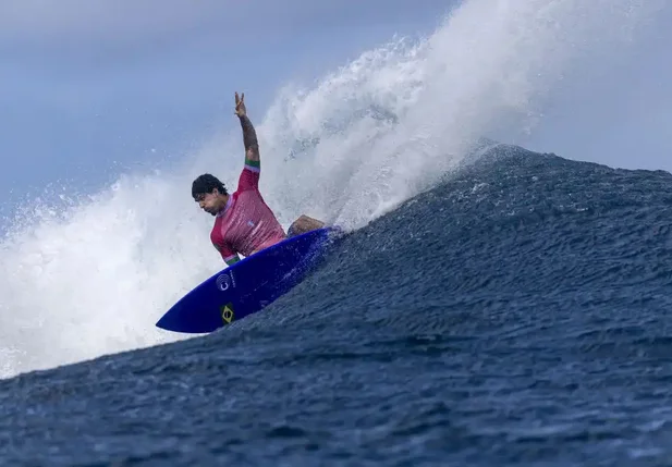 Gabriel Medina na disputa das Olimpíadas