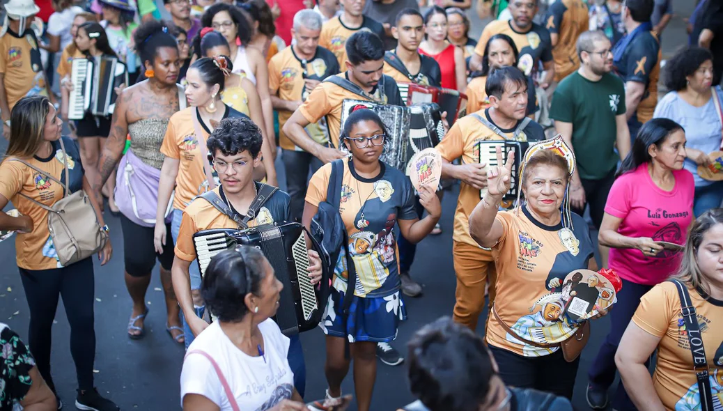 Grupo de pessoas na Procissão