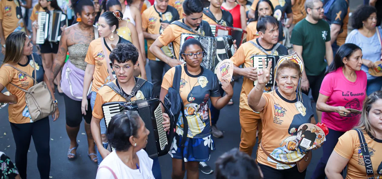 Grupo de pessoas na Procissão