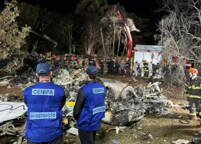 Investigadores do Cenipa no local do acidente aéreo