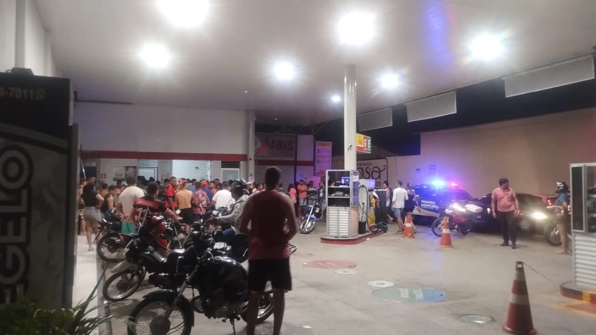 Jovem morreu após ser baleado em posto de gasolina