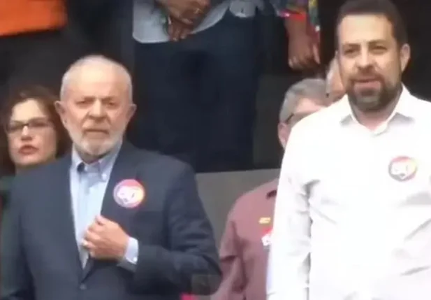 Lula e Boulos durante o comício