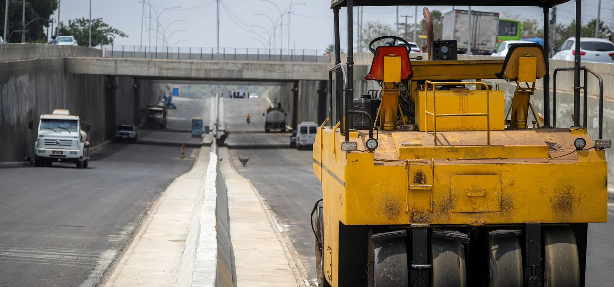 Maquinário nas obras de rebaixamento da Avenida João XXIII vai desafogar o tráfego