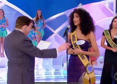 Monalysa Alcantara durante o Programa Silvio Santos