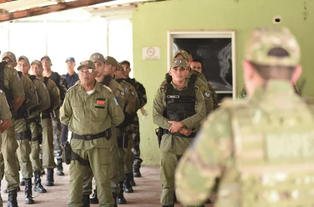 Polícia Militar realiza a entrega de motocicletas em Luzilândia