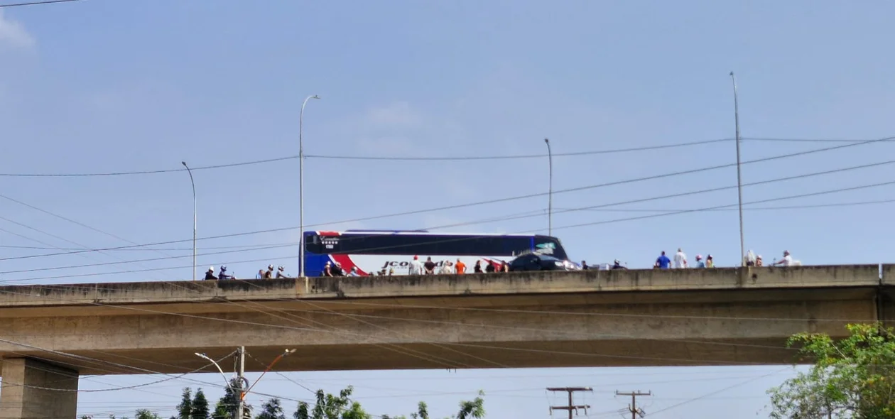 Ponte ficou isolada