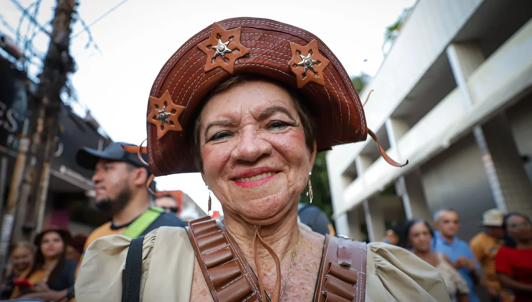 Populares participaram da procissão caracterizados