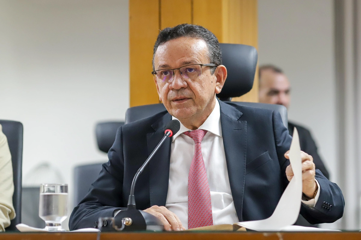 Presidente do TRE-PI Sebastião Ribeiro Martins abriu a audiência