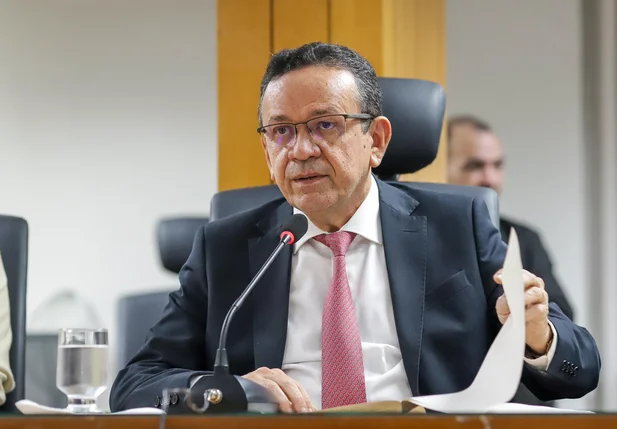 Presidente do TRE-PI Sebastião Ribeiro Martins abriu a audiência