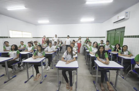 Rafael Fonteles entrega moderna estrutura de escola de tempo integral em Demerval Lobão