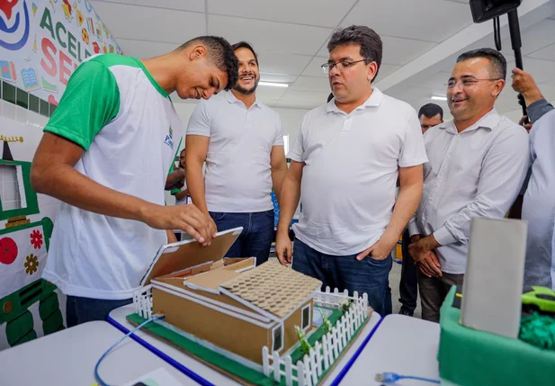 Rafael Fonteles inaugura reforma e modernização de escola em Água Branca