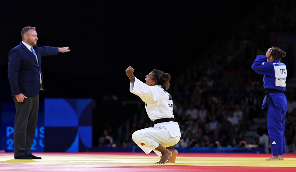 Rafaela Silva ganhou após aplicar um Waza-ari no golden score