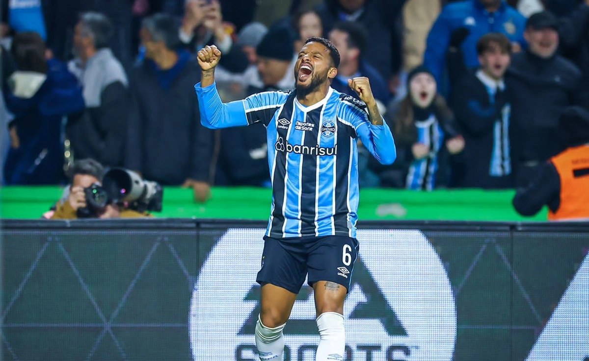 Reinaldo marcou os gols da vitória do Grêmio