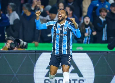 Reinaldo marcou os gols da vitória do Grêmio