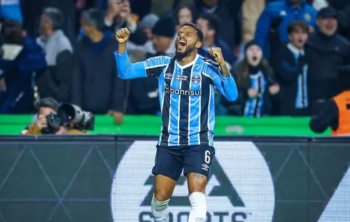 Reinaldo marcou os gols da vitória do Grêmio