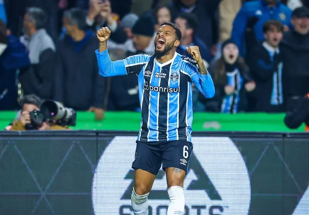 Reinaldo marcou os gols da vitória do Grêmio