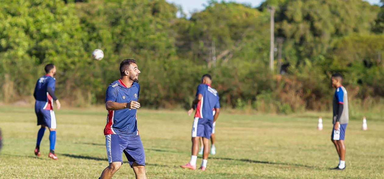 Treino aconteceu nesta sexta-feira