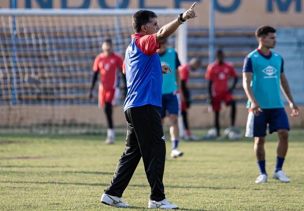 Wallace Lemos, técnico do Piauí