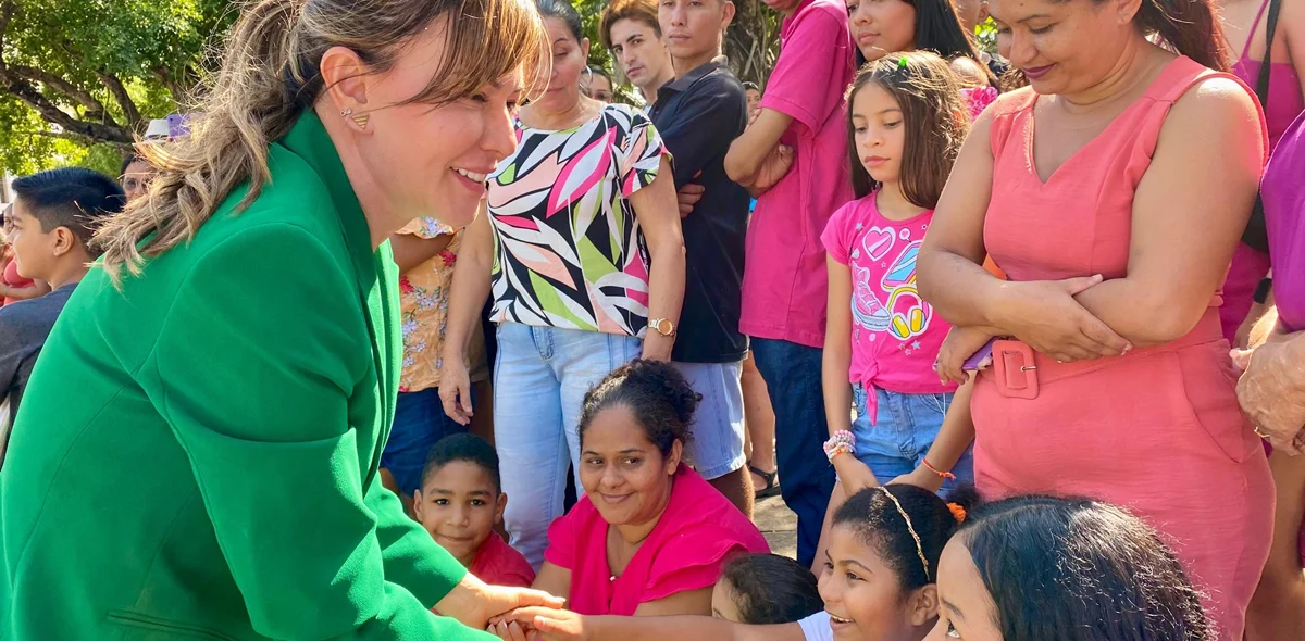 A prefeita de Esperantina esteve no local