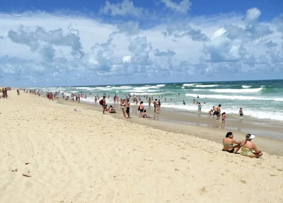 Alguns trechos das praias de praias de Fortaleza liberados para banhistas.