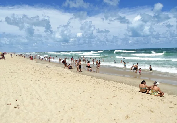 Alguns trechos das praias de praias de Fortaleza liberados para banhistas.