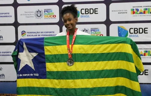 Amanda Raquel Pereira, atleta piauiense de karatê