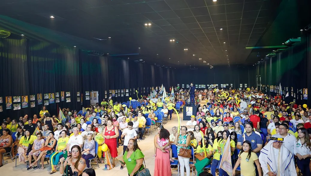 Apoiadores no evento de Marquinho Maia