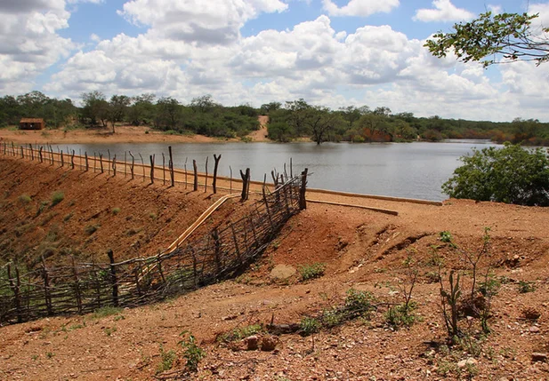 Barreiro construído na região do semiárido brasileiro