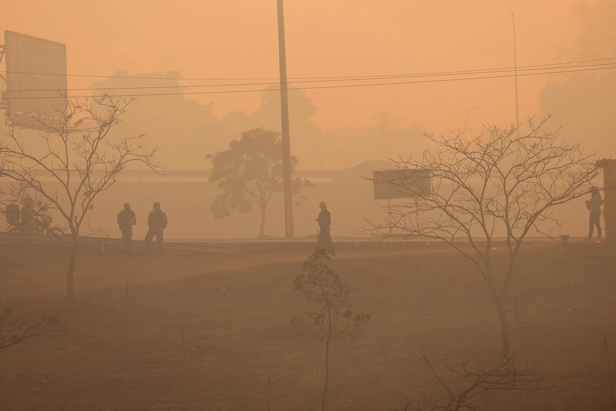 Brasília amanheceu coberta de fumaça