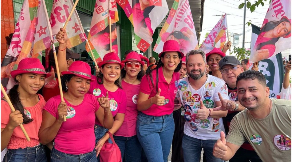 Caminhada de Iasminne Pinheiro nas ruas de Teresina ao lado do secretário de Governo, Marcelo Noletto