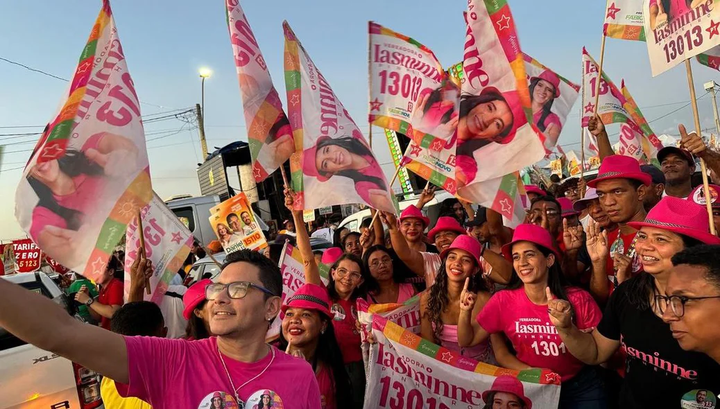 Candidata Iasminne Pinheiro faz caminhada