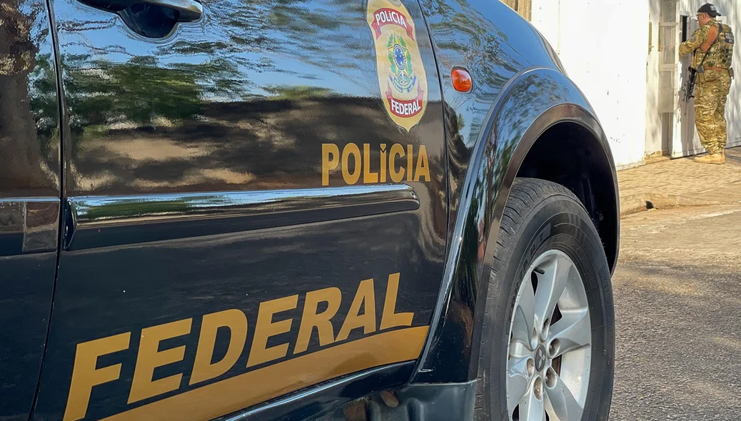 Carro da Polícia Federal durante operação