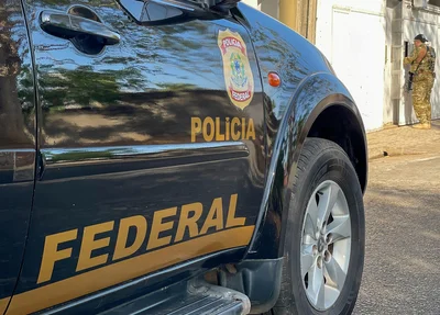 Carro da Polícia Federal durante operação