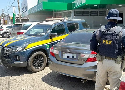 Carro recuperado pela PRF em Teresina