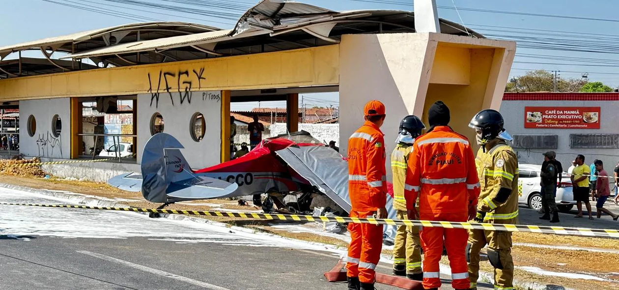 Corpo de Bombeiros no local