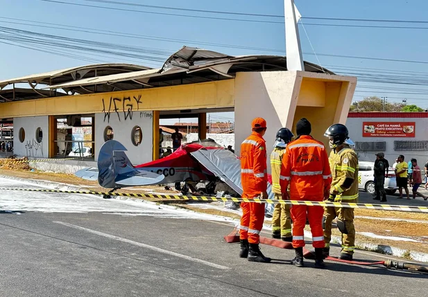 Corpo de Bombeiros no local