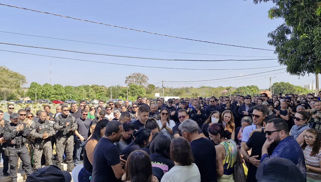 Corpo do policial Marcelo Soares é sepultado sob forte comoção em Teresina