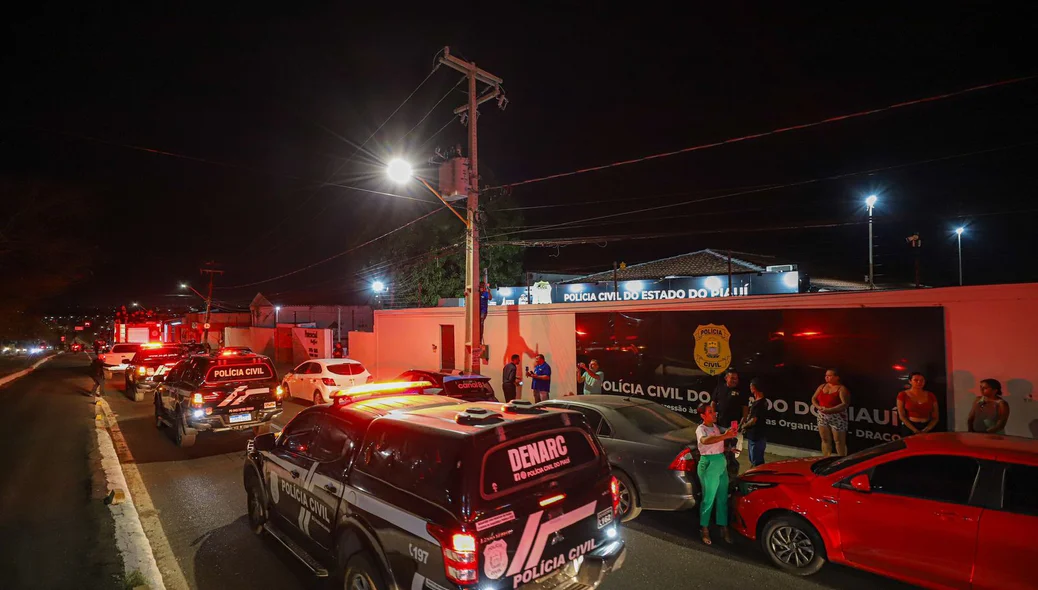 Cortejo passando nas ruas de Teresina