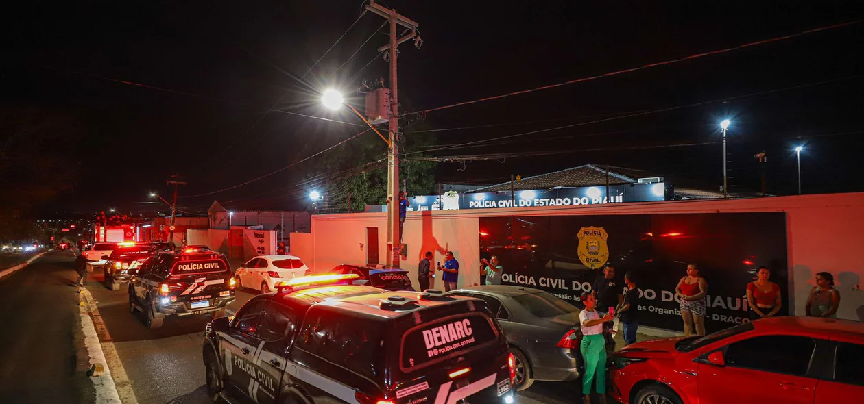 Cortejo passando nas ruas de Teresina