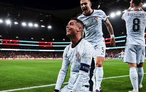 Cristiano Ronaldo se emociona ao fazer o gol 900 da carreira