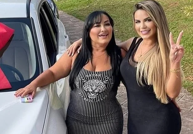 Deolane e mãe