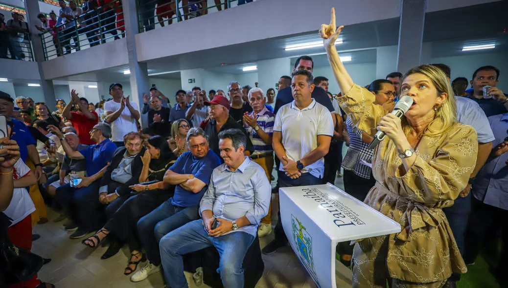 Deputada Gracinha Mão Santa discursando na inauguração