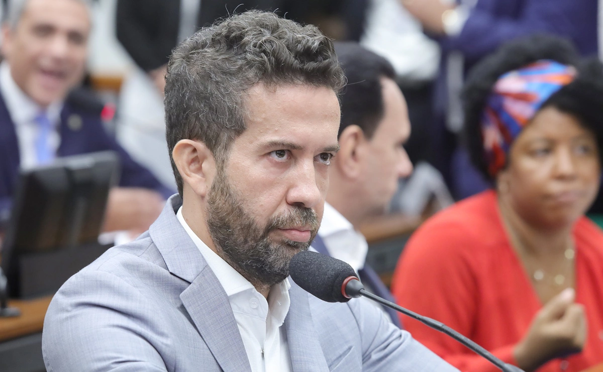 Deputado André Janones