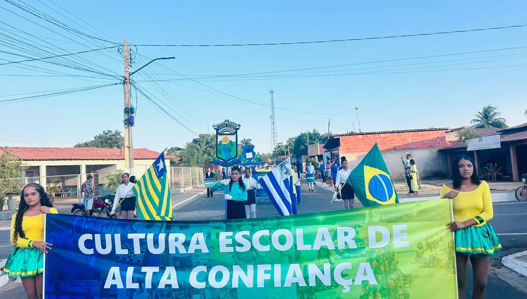 Desfile cívico em Riacho Frio