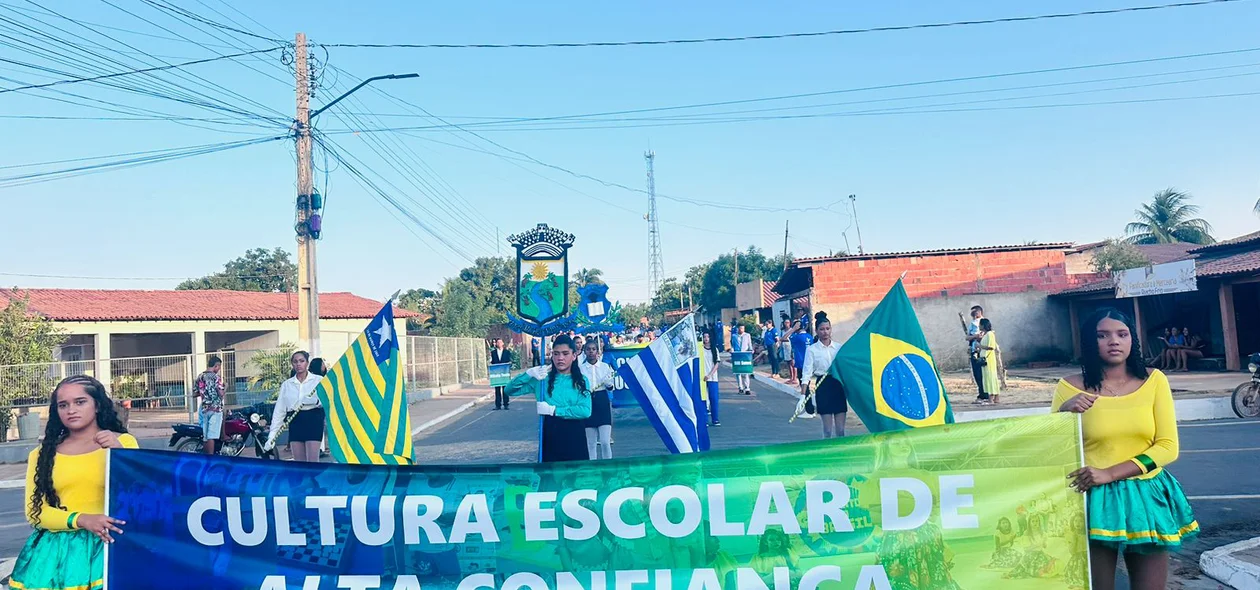 Desfile cívico em Riacho Frio