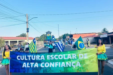 Desfile cívico em Riacho Frio