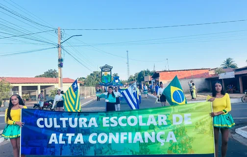 Desfile cívico em Riacho Frio