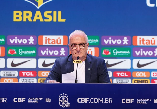 Dorival anunciando convocados para jogo contra o Chile e Peru pelas Eliminatórias